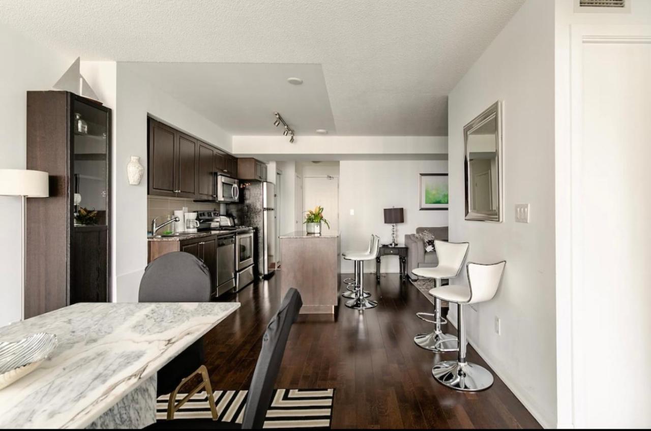 Ferienwohnung Downtown Toronto+Free Parking+Cn Tower View Exterior foto